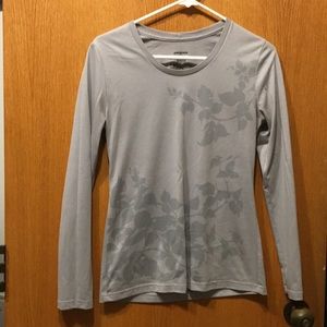 Patagonia women’s long sleeve silver gray T-shirt